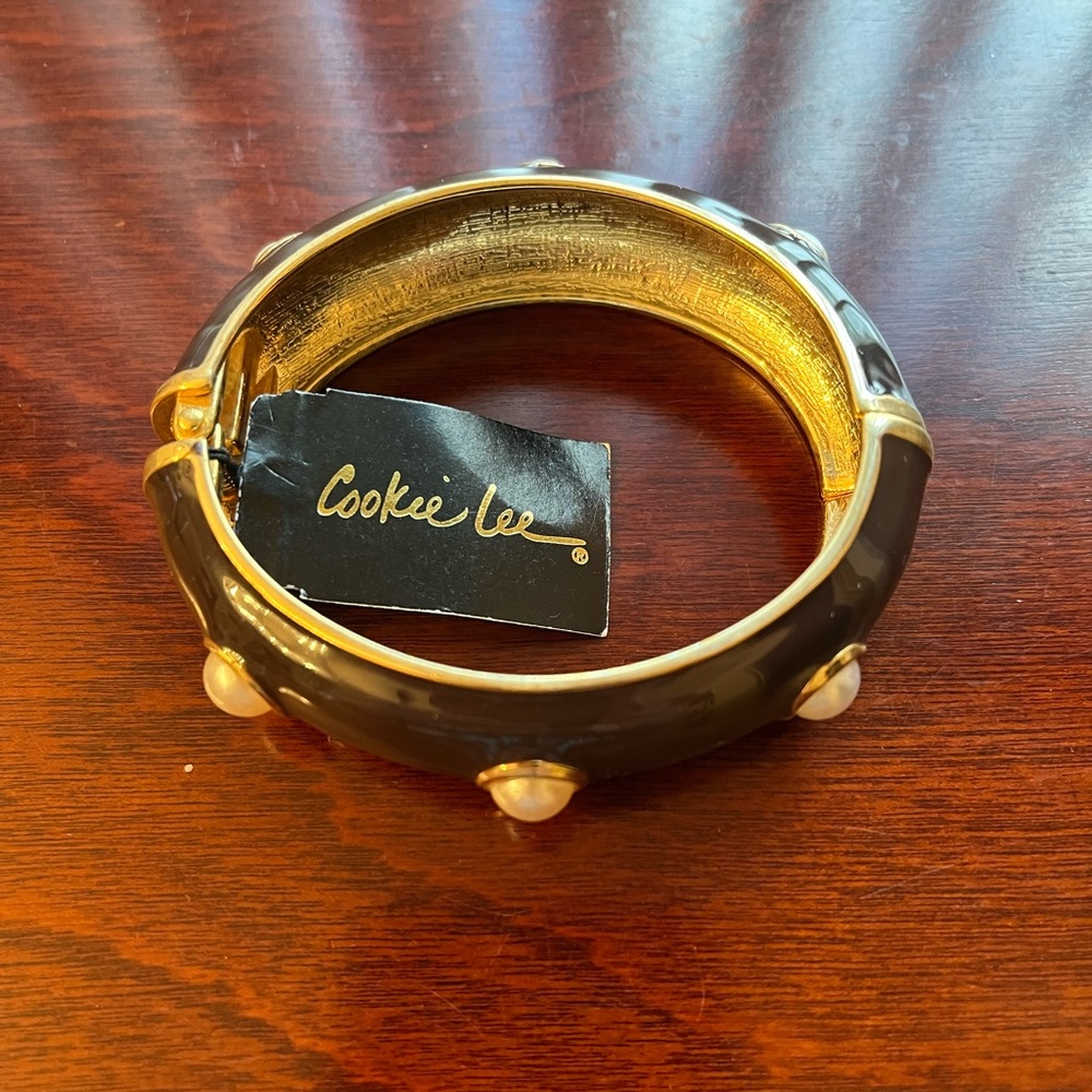 Cookie Lee brown and pearl fashion bracket